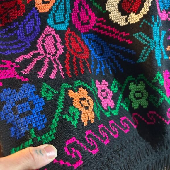 Vintage Mexican Huipil Tunic Poncho Embroidered Handmade Handwoven Birds Peacock - Picture 7 of 13
